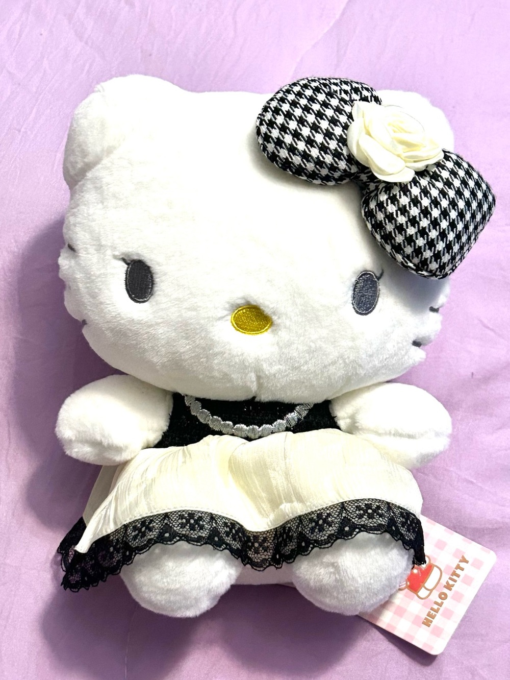 Hello Kitty Plush - Picture 5 of 5